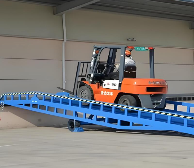 日照移动式卸货平台（叉车用）